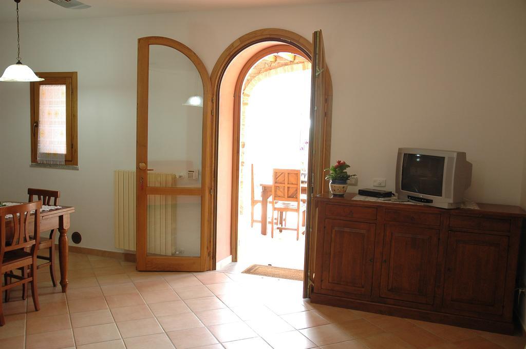 Agriturismo Podere Gozzuto Gavorrano Ruang foto